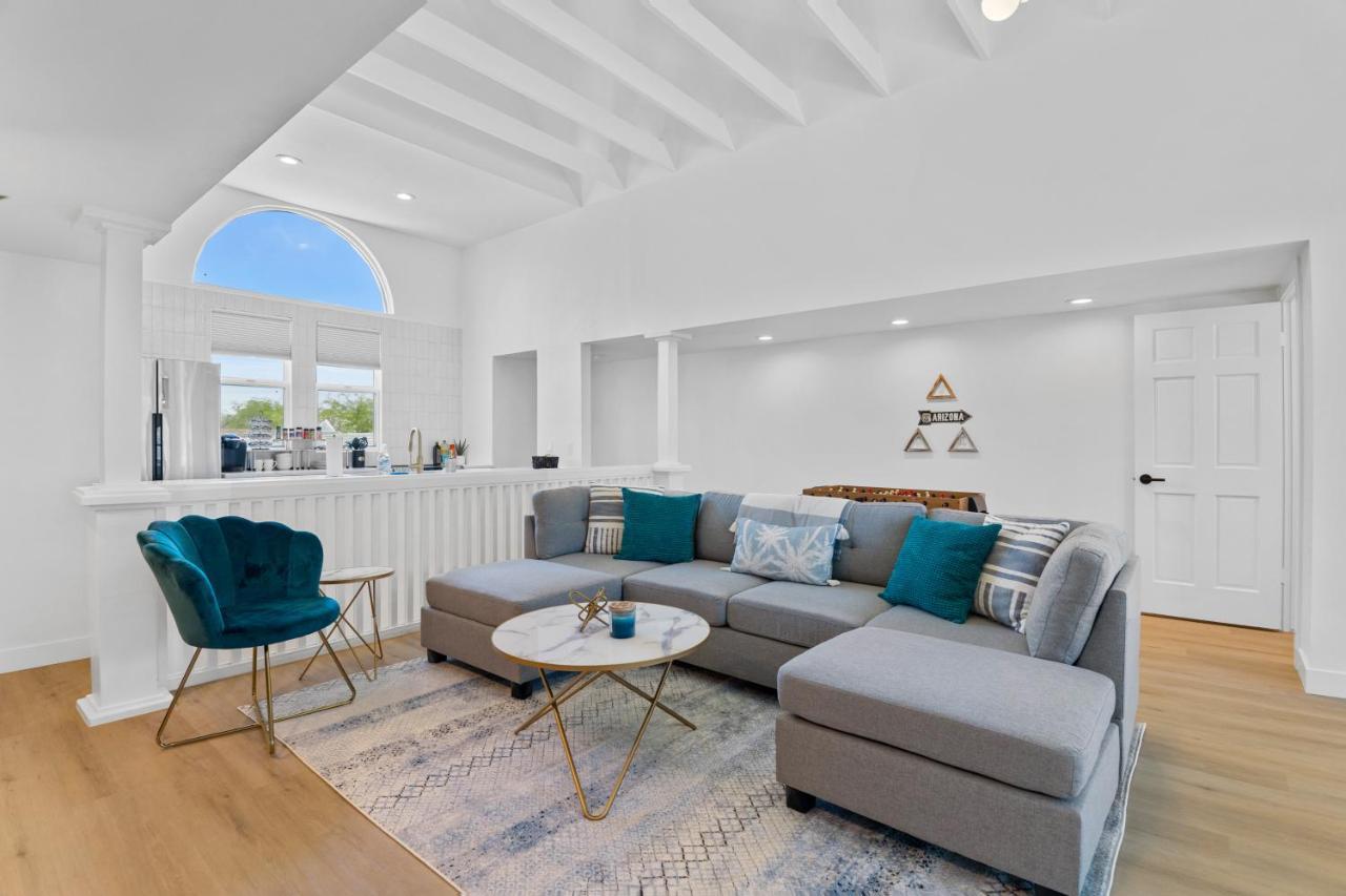 Stylish Phoenix Townhome - Foosball Table, Laundry, Parking! Exterior photo