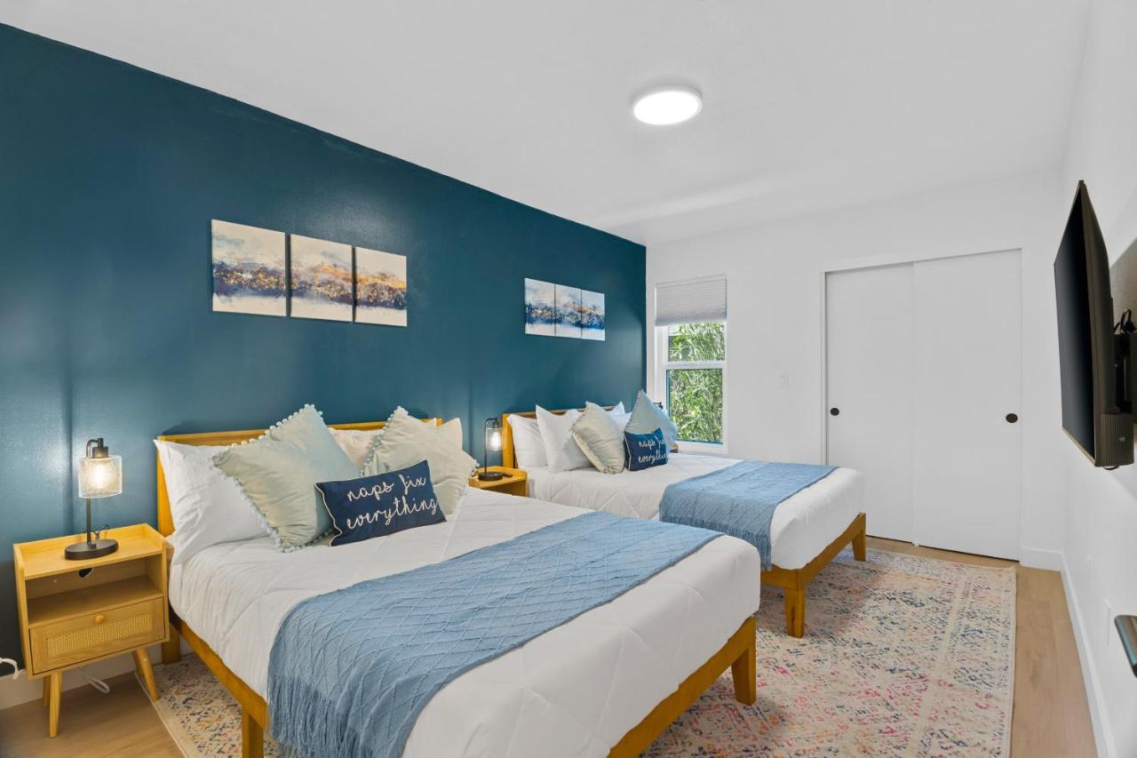 Stylish Phoenix Townhome - Foosball Table, Laundry, Parking! Exterior photo