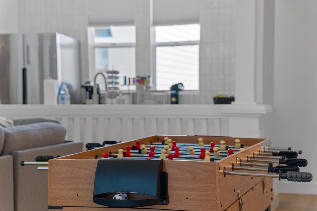 Stylish Phoenix Townhome - Foosball Table, Laundry, Parking! Exterior photo